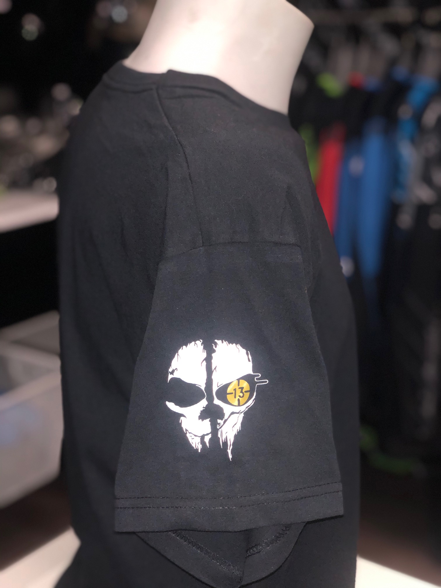AREA13 T-Shirt schwarz Skull & Letter