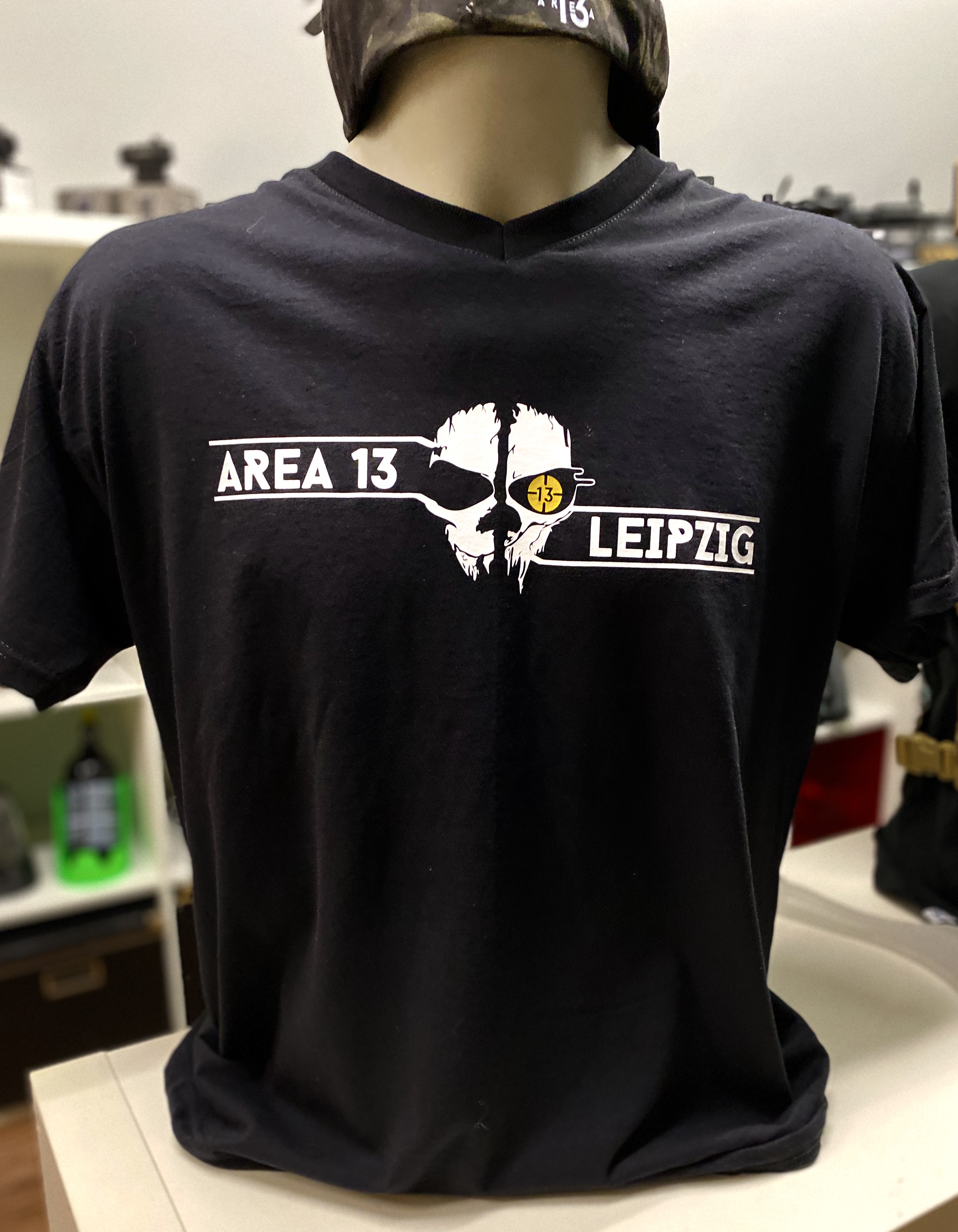 AREA13 T-Shirt schwarz Skull & Letter