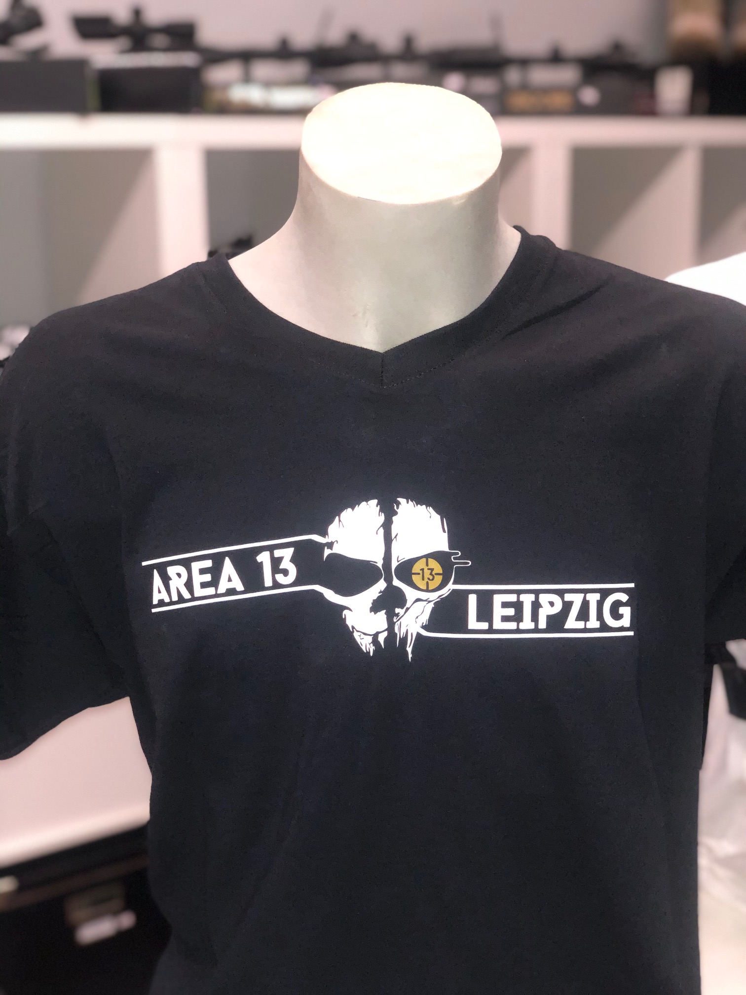 AREA13 T-Shirt schwarz Skull & Letter